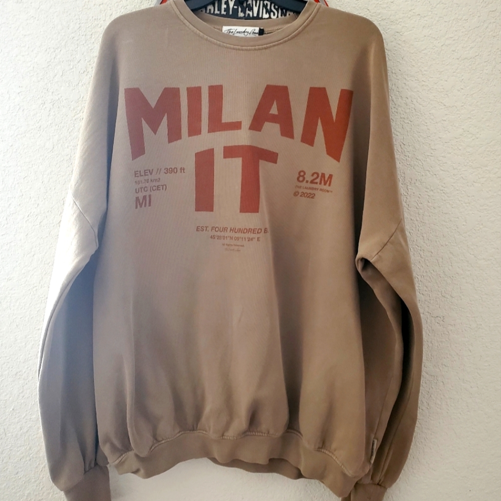 Sweatshirt